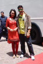 Akshay Kumar, Sonakshi Sinha promote Rowdy Rathore on the sets of CID in Kandivli, Mumbai on 22nd May 2012 (175).JPG